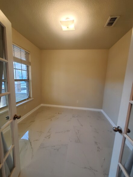 Building Photo - 1049 Marietta Ln