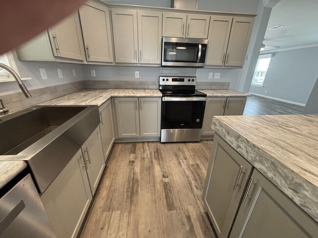 Building Photo - 937 W Questa Ave