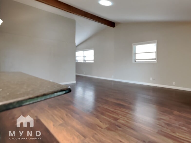 Building Photo - 925 Warren Way