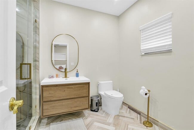 Building Photo - 319 S Riverside Dr