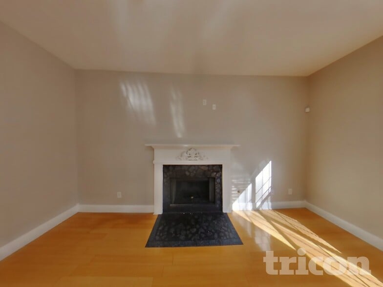 Building Photo - 636 Christina Pl