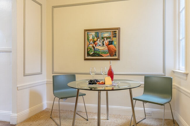 Building Photo - 2261 Union St