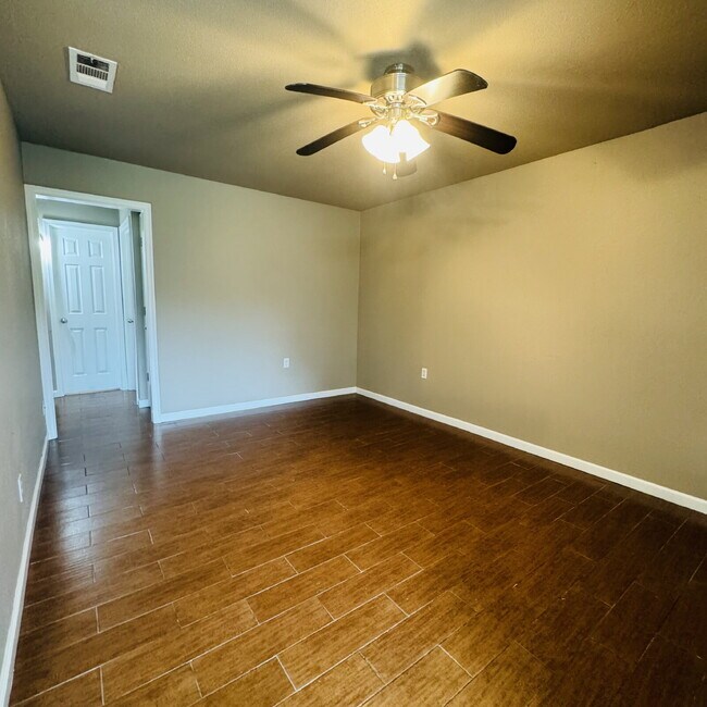 Building Photo - 2401 Clayborn