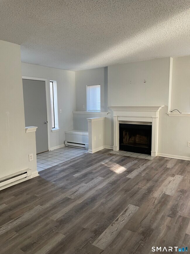 Building Photo - 925 Oronoke Rd