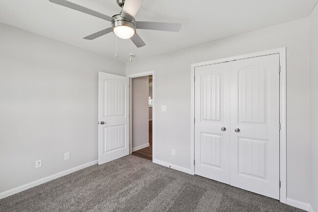 Building Photo - 383 Kingland Ln