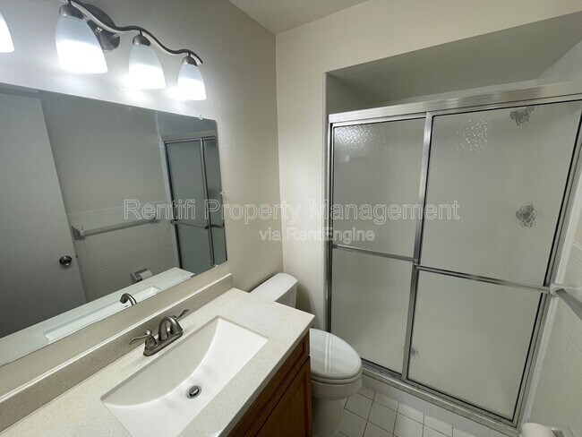 Building Photo - 805 SE 24th Ave