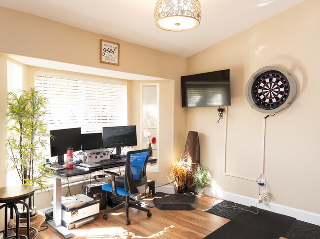 Building Photo - Move in with Zero Deposit! Turnkey Furnish...