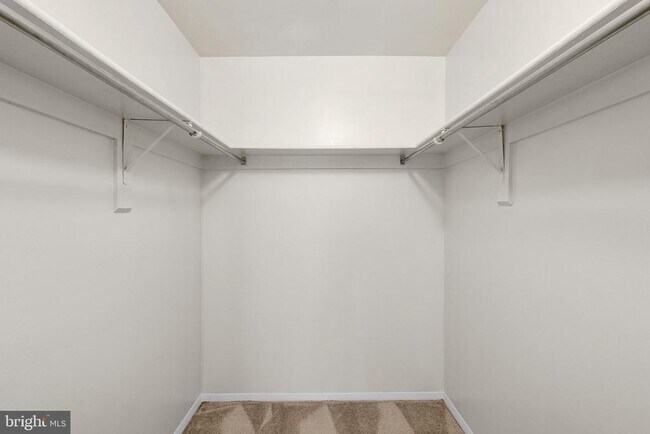 Building Photo - 435 Christopher Ave