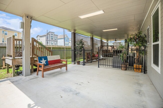 Building Photo - 1333 N Meyer Ave