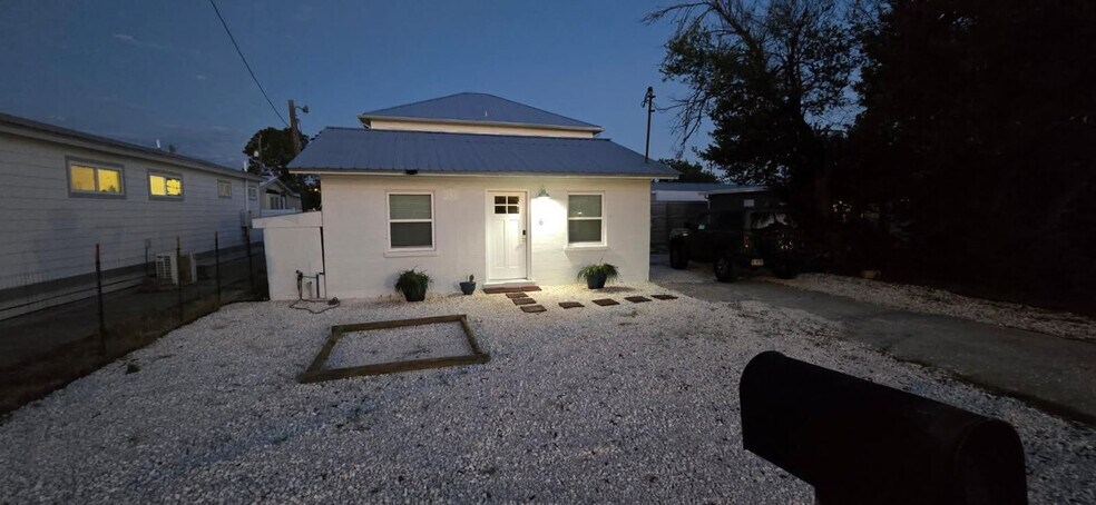 Building Photo - 216 La Paloma Pl