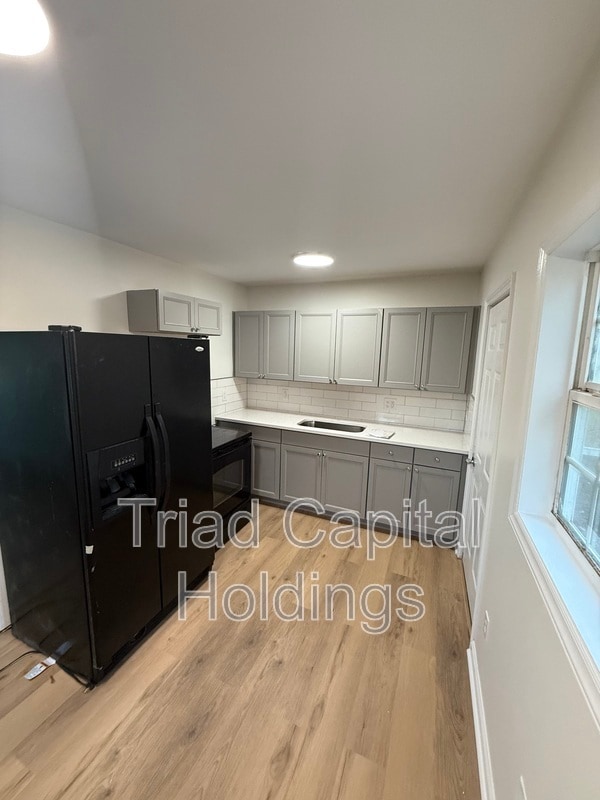 Building Photo - 704 Pine St