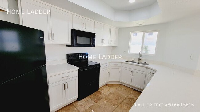 Building Photo - Spacious Townhouse in Tempe!