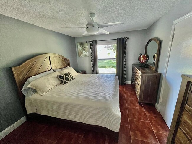Building Photo - 14884 Laguna Beach Cir