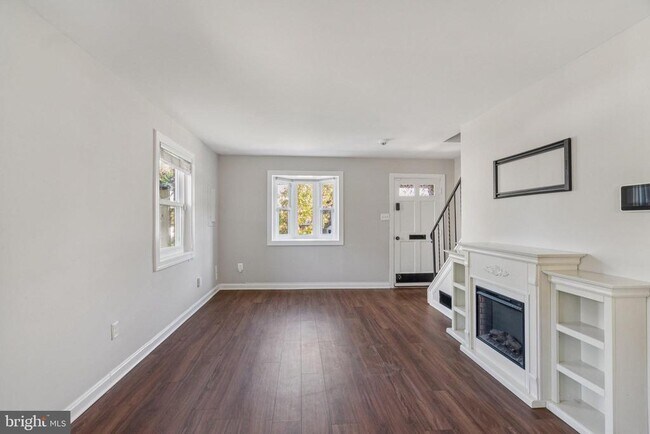 Building Photo - 5822 Fifer Dr