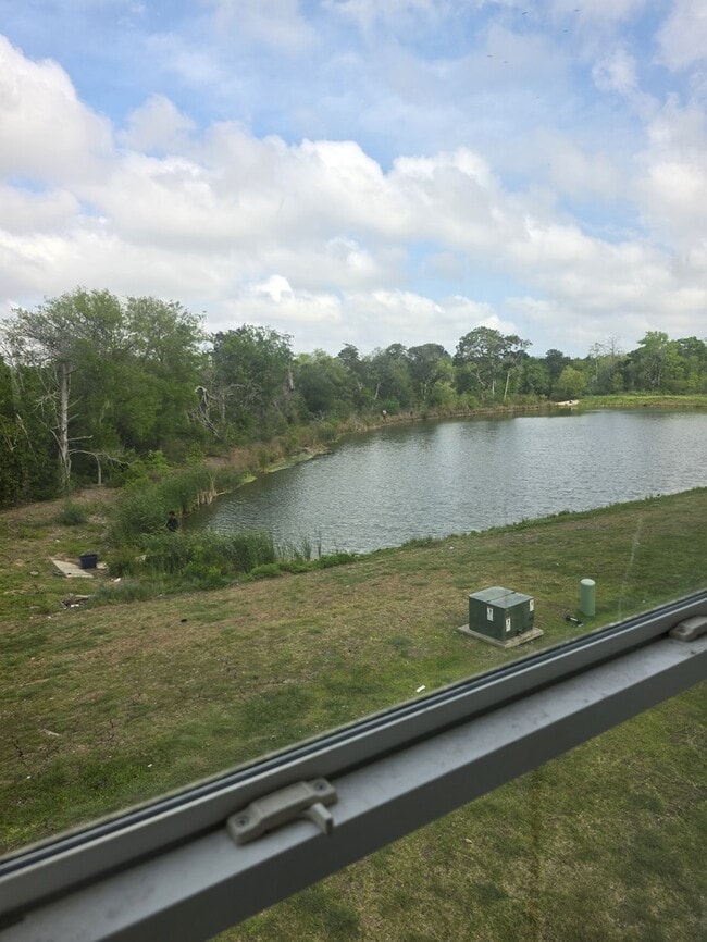 Building Photo - 4/2/2-With waterview!