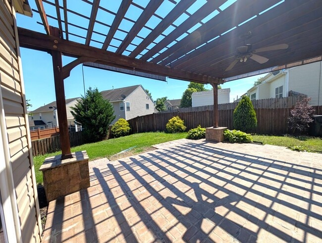 Building Photo - Stunning 2 Story Home Located in The Settlements at Withrow Downs Community!