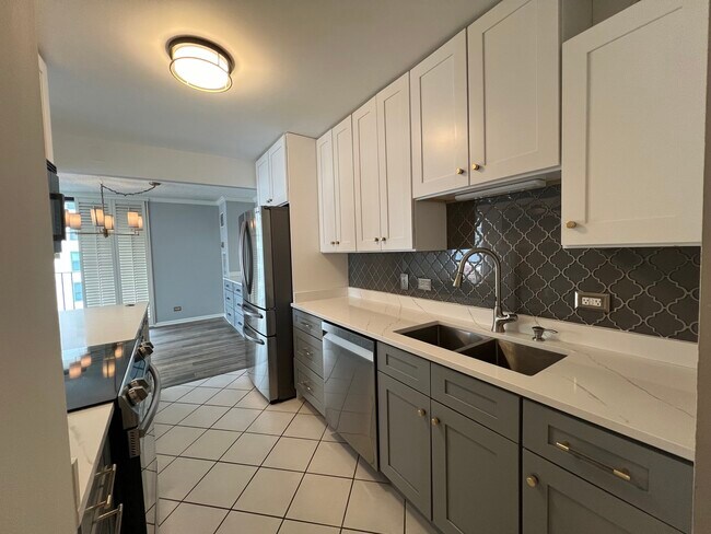 Building Photo - 70 W Huron St