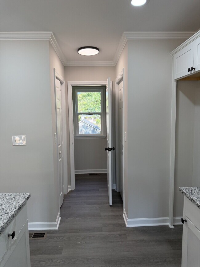 Building Photo - Pet-Friendly Charming 3-Bedroom, 2-Bath Home on Harrison Ave – Your Cozy Retreat Awaits!"