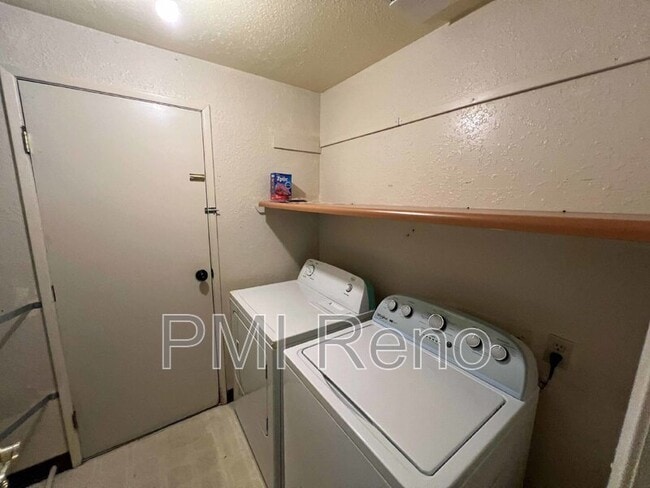 Building Photo - 2643 Powder Dr