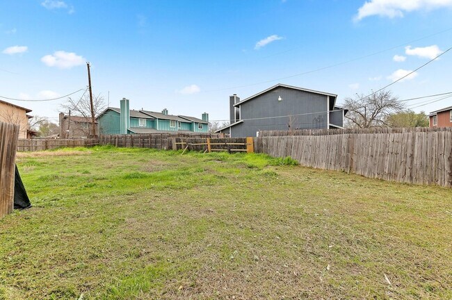Building Photo - 8412 Garcreek Cir