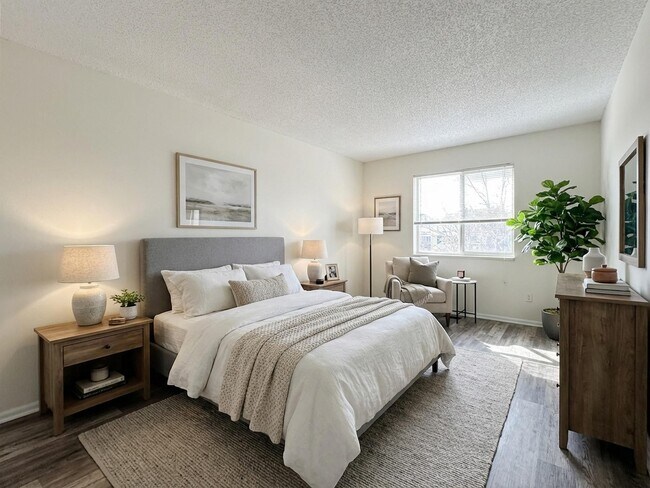 Building Photo - 14515 E Oregon Dr