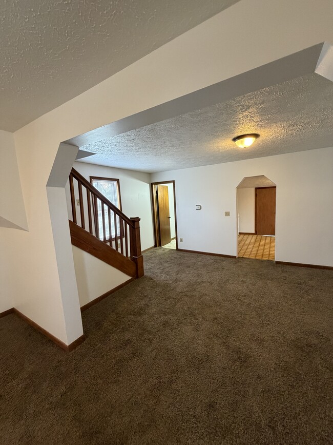 Building Photo - 687 W Ml St