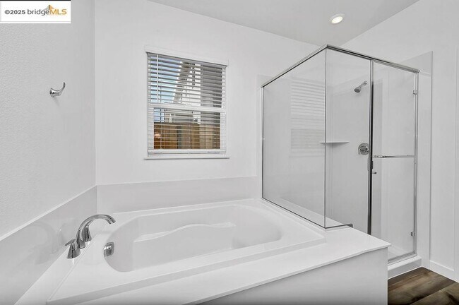 Building Photo - 354 Astilbe St