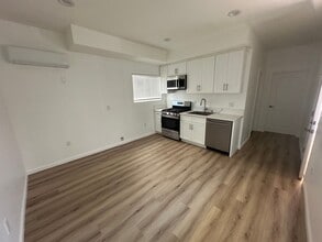 Building Photo - 14527 Hartland-11