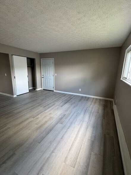 Building Photo - 4 Bryant Ln