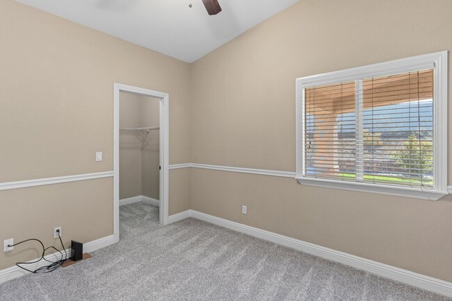 Building Photo - Spacious Single Story, 4 Bedroom "Henderso...