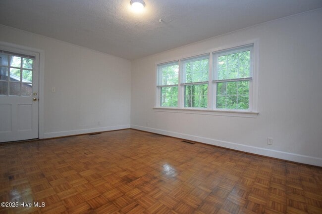 Building Photo - 1415 N Overlook Dr