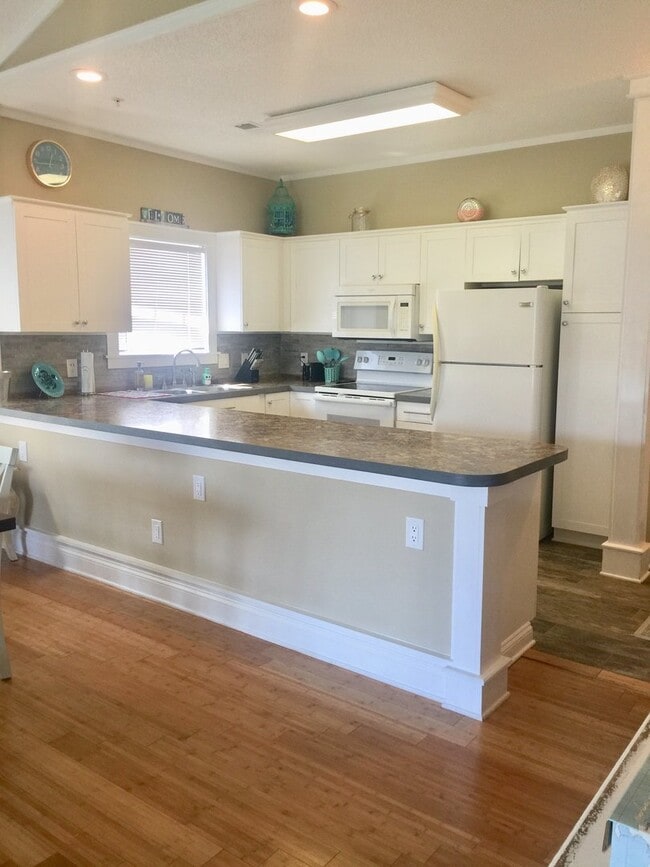 Building Photo - Azalea Lakes - Fully Furnished Long Term Rental in Myrtle Beach, SC