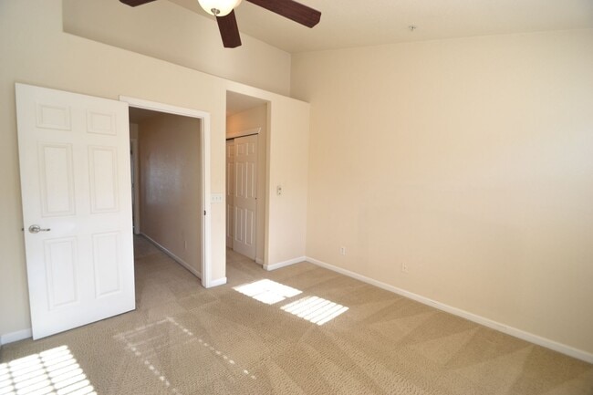 Building Photo - Downtown Townhome 2 Beds 3 Bath with AC