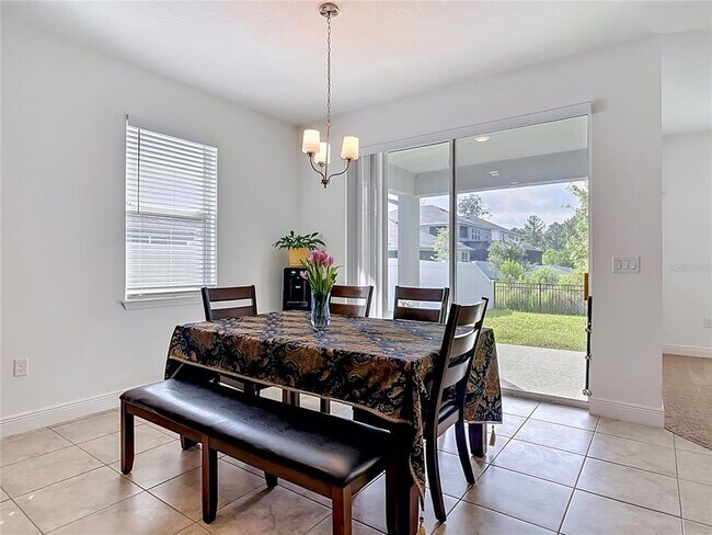 Building Photo - 792 Hyperion Dr