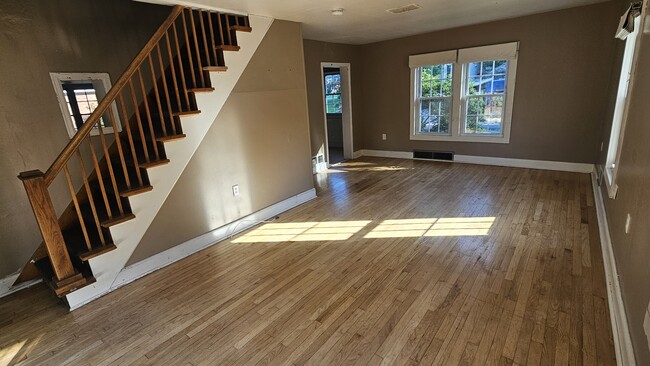 Building Photo - 35 Jackson St