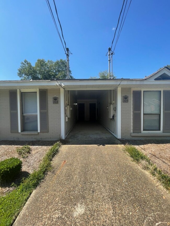 Building Photo - 103 Cedar Ct