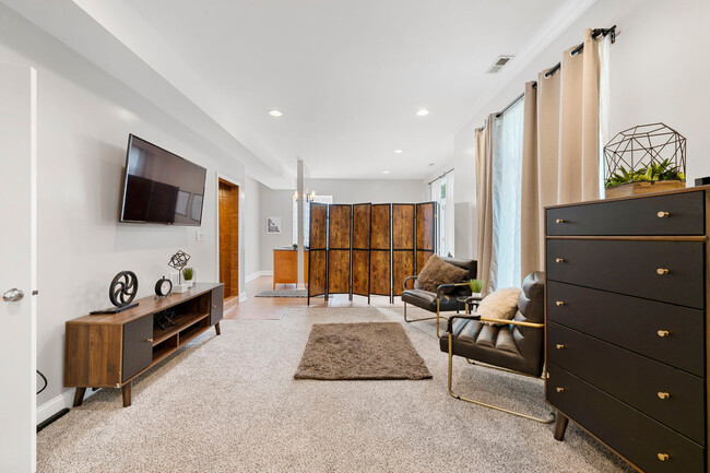 Building Photo - 2630 S Throop St