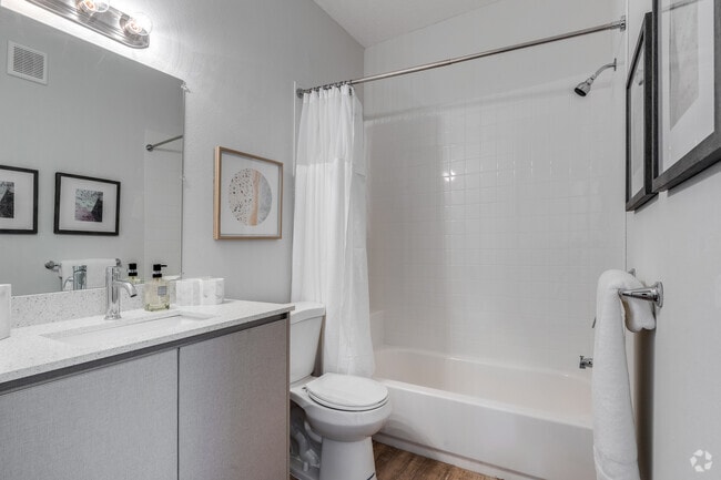 2BR, 2BA, - 900SF - Sandlake Palazzo