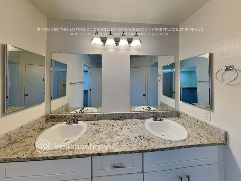 Building Photo - 15555 W Meade Ln