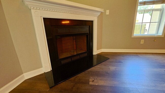 Building Photo - 3 BR 2 BA Aragona Village