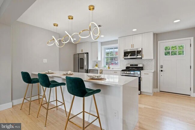 Building Photo - 28 Kennedy St