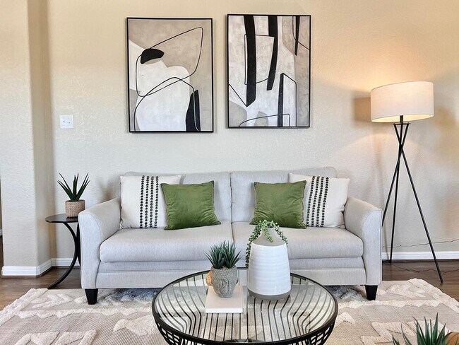 Building Photo - 11235 Silver Rose