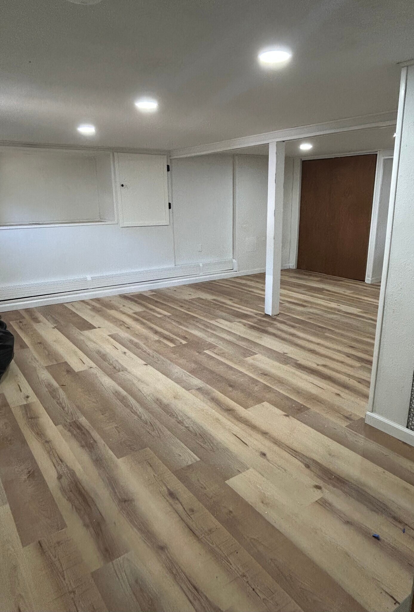 Building Photo - 17 E Meyran Ave