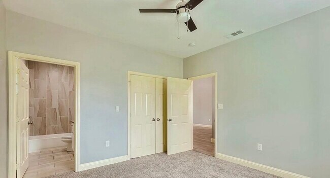 Building Photo - MOVE IN READY