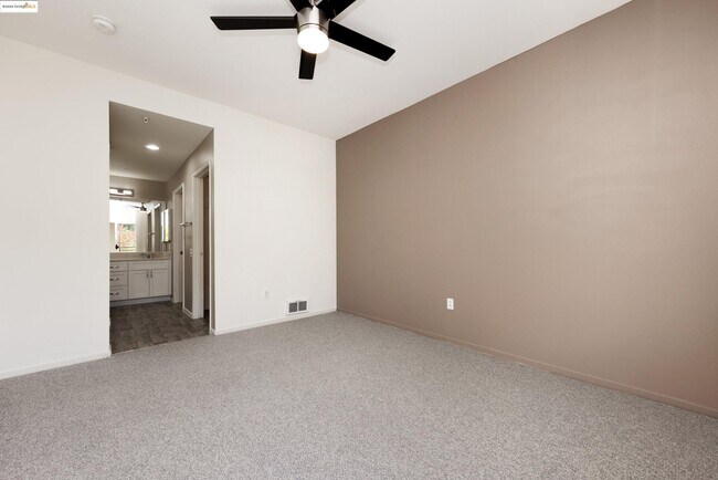 Building Photo - 220 Caldecott Ln