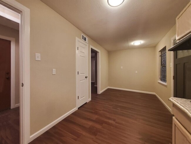 Building Photo - 8336 Bunche Dr