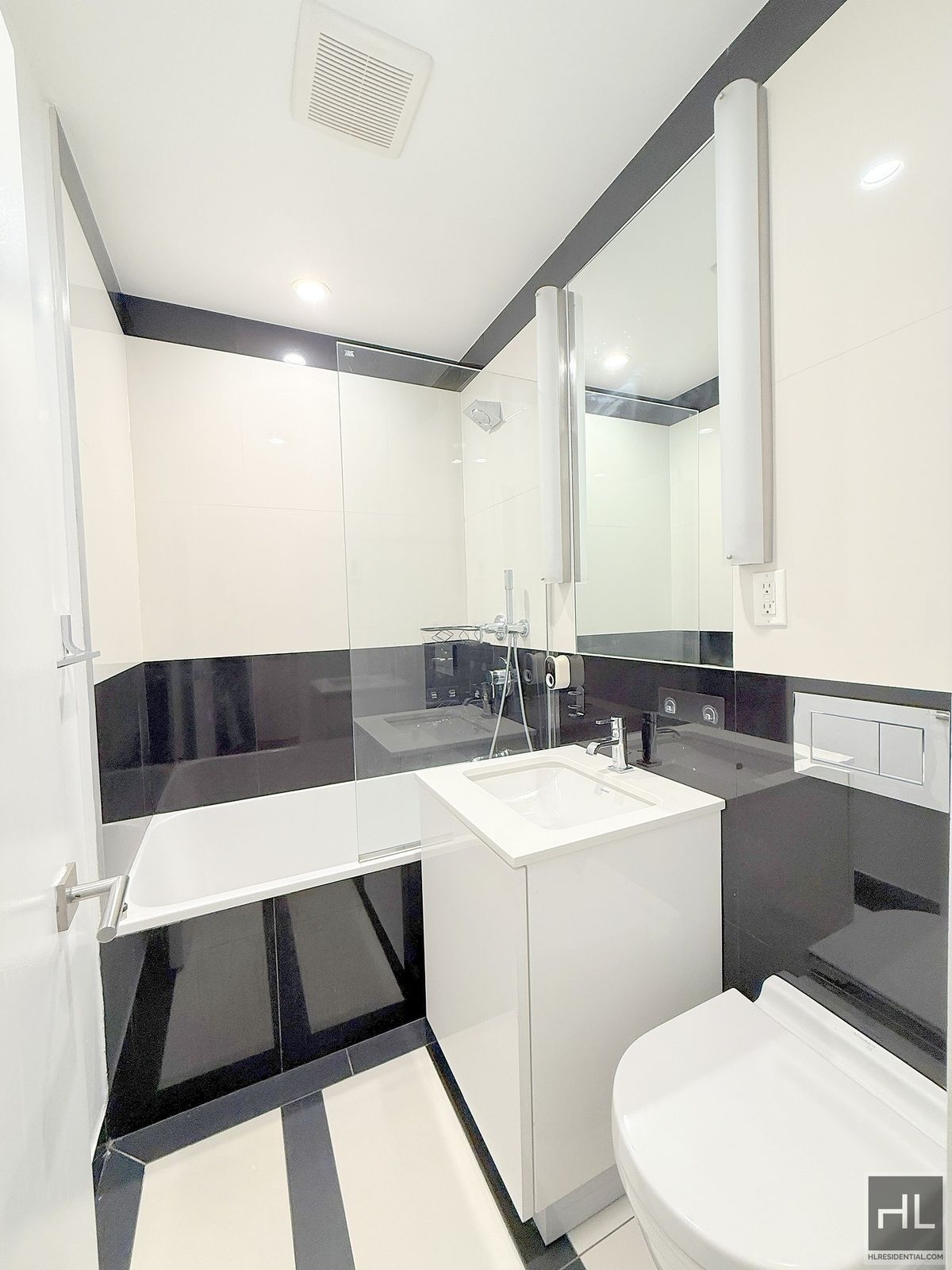 Building Photo - 666 West End Ave