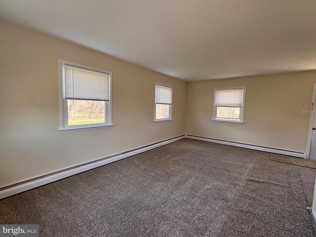 Building Photo - 1212 W King Rd