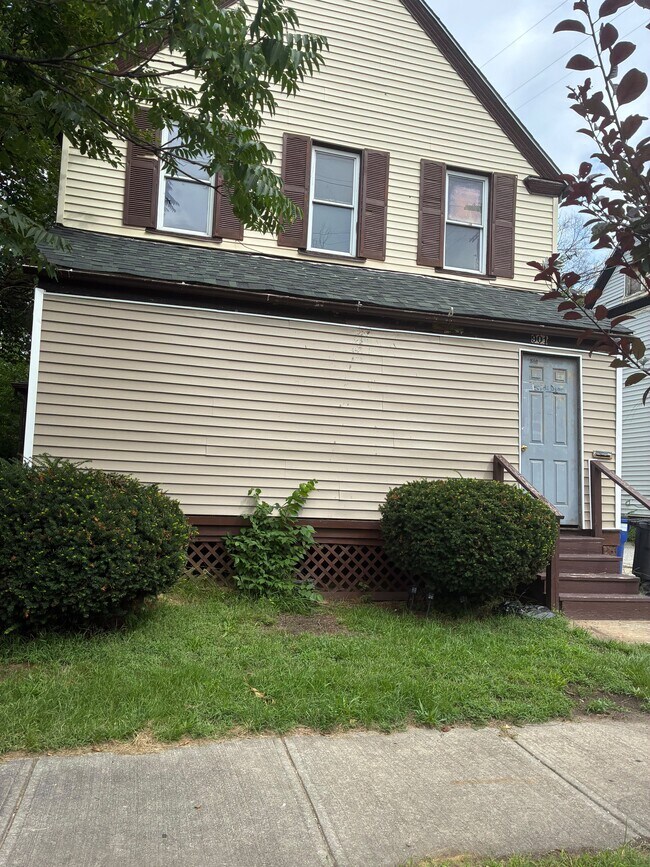 Building Photo - 901 Ida Ave