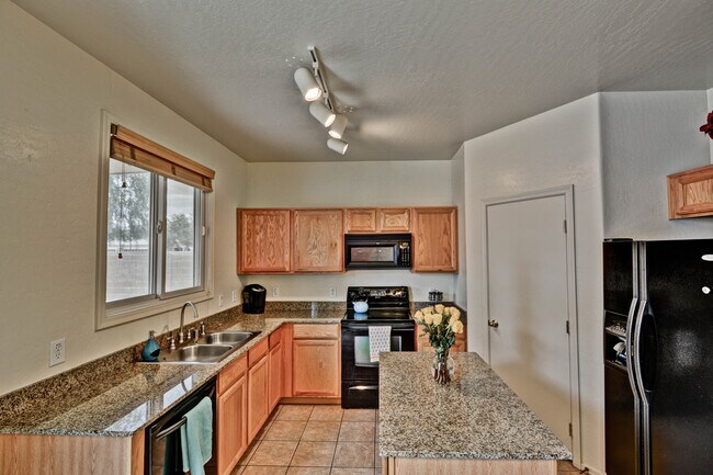 Building Photo - 17243 W Tara Ln